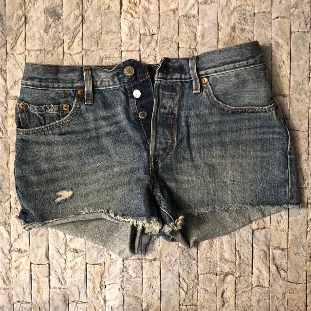 High waisted Levi’s shorts